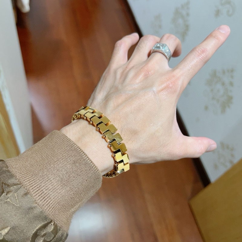 Gvc*1 bracelets